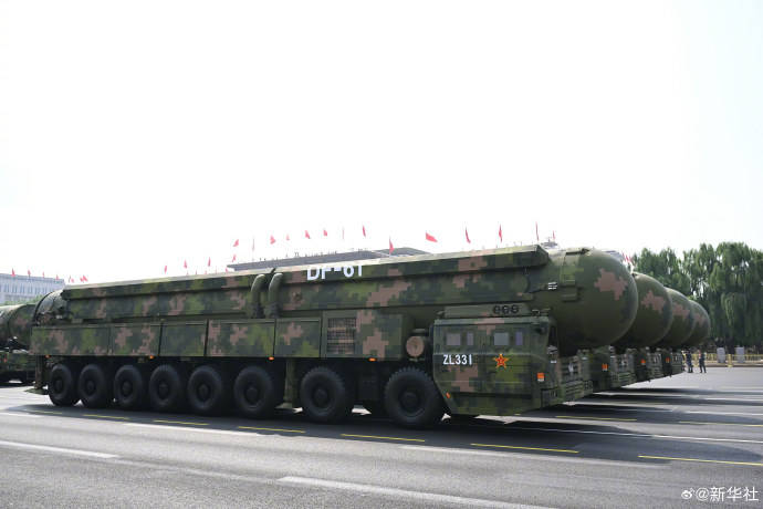 金灿荣:阅兵式上让<strong></p>
<p>剧场</strong>我大受震撼的五件大杀器