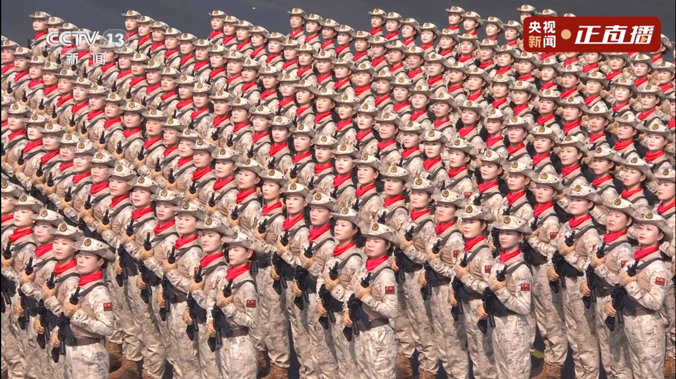 “民兵方队中一眼就认出了她<strong></p>
<p>剧场</strong>，我们的陈老师！”