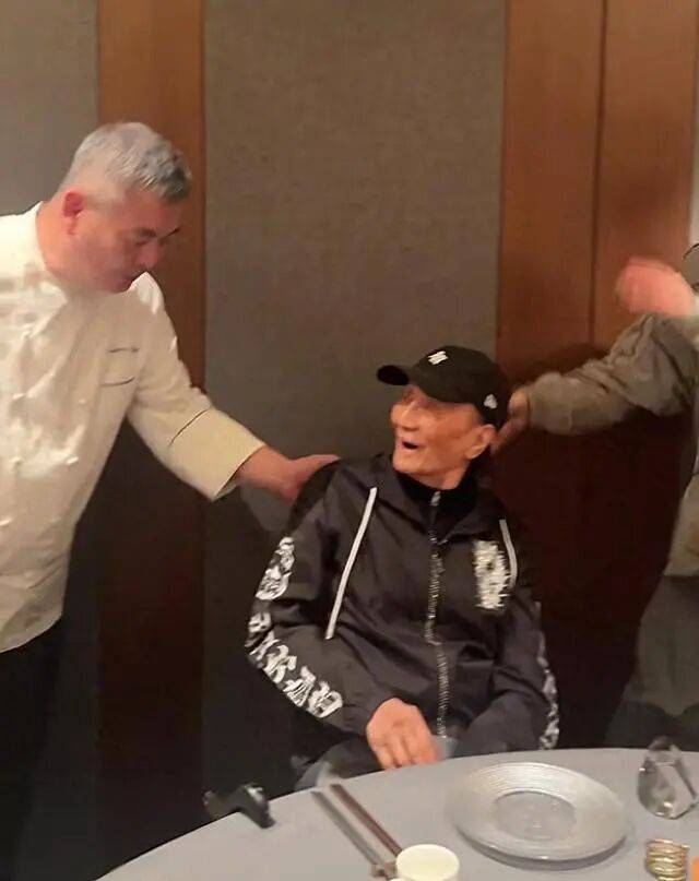 考古|89岁谢贤现身依旧时髦！与小49岁女友分手后开搞事业<strong></p>
<p>剧场</strong>，疑已交代后事的他太潇洒