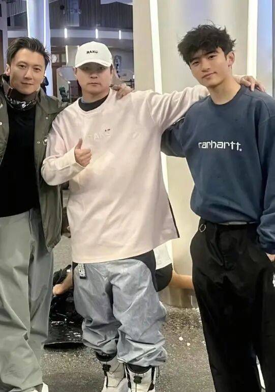 考古|89岁谢贤现身依旧时髦！与小49岁女友分手后开搞事业<strong></p>
<p>剧场</strong>，疑已交代后事的他太潇洒