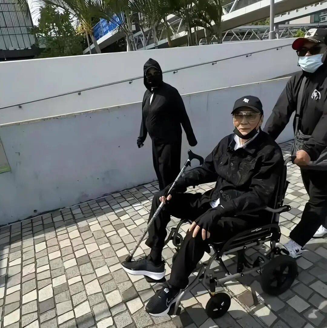 考古|89岁谢贤现身依旧时髦！与小49岁女友分手后开搞事业<strong></p>
<p>剧场</strong>，疑已交代后事的他太潇洒