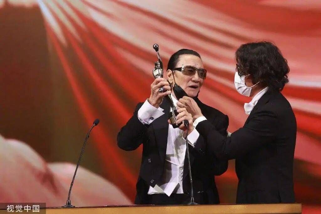 考古|89岁谢贤现身依旧时髦！与小49岁女友分手后开搞事业<strong></p>
<p>剧场</strong>，疑已交代后事的他太潇洒