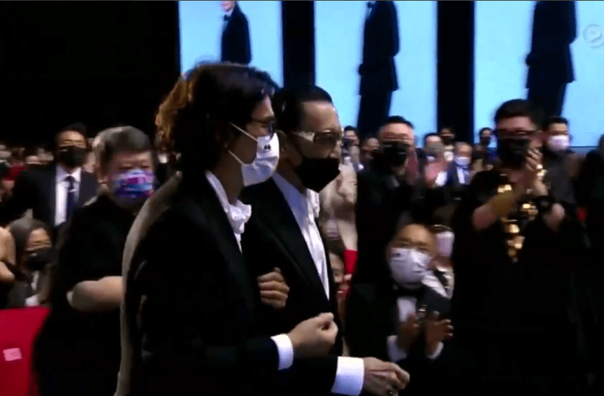 考古|89岁谢贤现身依旧时髦！与小49岁女友分手后开搞事业<strong></p>
<p>剧场</strong>，疑已交代后事的他太潇洒