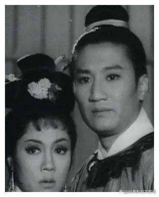 考古|89岁谢贤现身依旧时髦！与小49岁女友分手后开搞事业<strong></p>
<p>剧场</strong>，疑已交代后事的他太潇洒