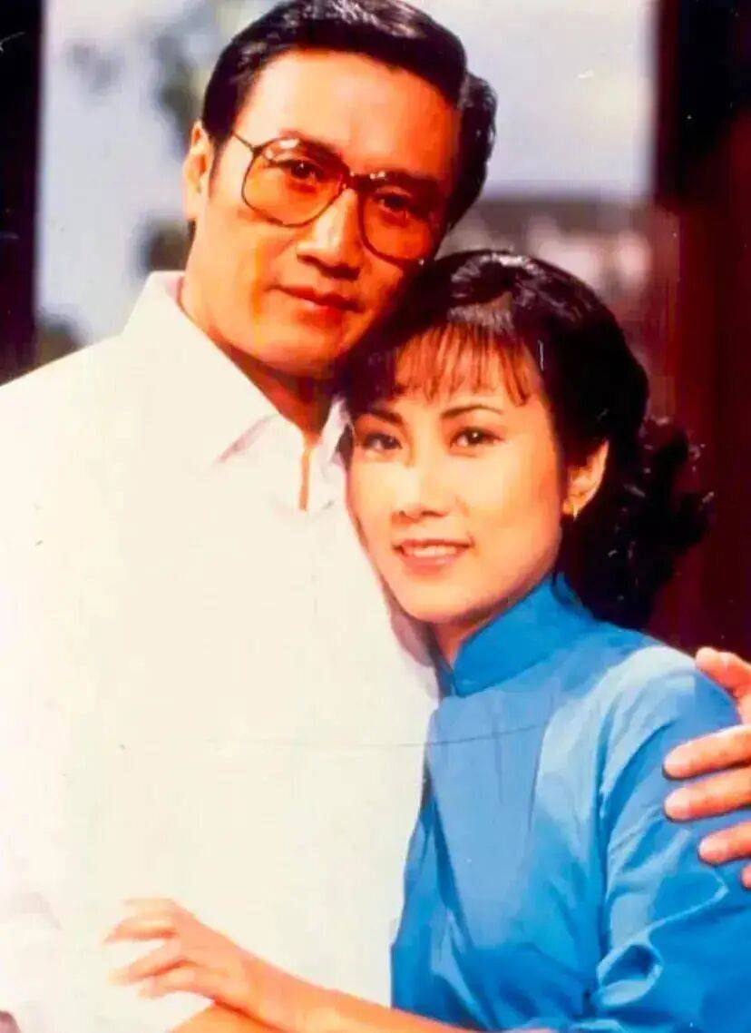 考古|89岁谢贤现身依旧时髦！与小49岁女友分手后开搞事业<strong></p>
<p>剧场</strong>，疑已交代后事的他太潇洒