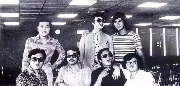 考古|89岁谢贤现身依旧时髦！与小49岁女友分手后开搞事业<strong></p>
<p>剧场</strong>，疑已交代后事的他太潇洒