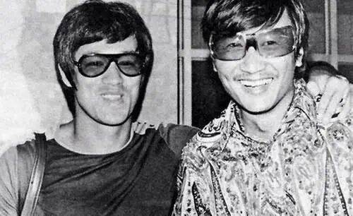 考古|89岁谢贤现身依旧时髦！与小49岁女友分手后开搞事业<strong></p>
<p>剧场</strong>，疑已交代后事的他太潇洒