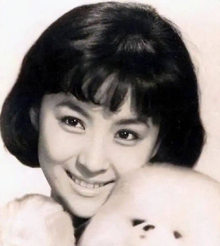 考古|89岁谢贤现身依旧时髦！与小49岁女友分手后开搞事业<strong></p>
<p>剧场</strong>，疑已交代后事的他太潇洒