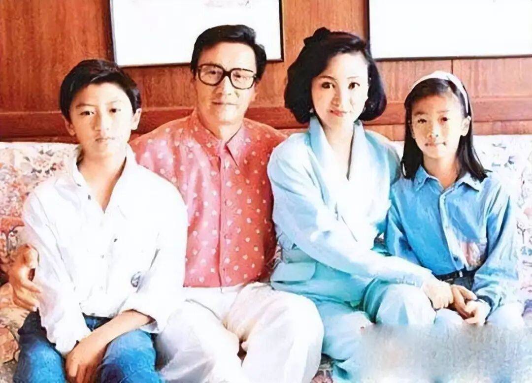 考古|89岁谢贤现身依旧时髦！与小49岁女友分手后开搞事业<strong></p>
<p>剧场</strong>，疑已交代后事的他太潇洒