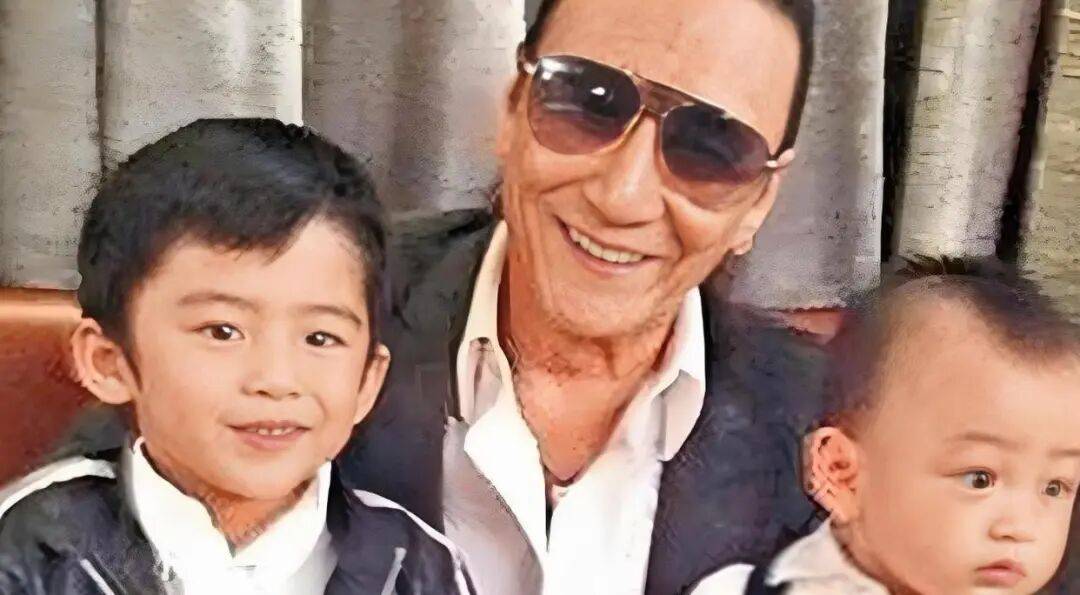 考古|89岁谢贤现身依旧时髦！与小49岁女友分手后开搞事业<strong></p>
<p>剧场</strong>，疑已交代后事的他太潇洒