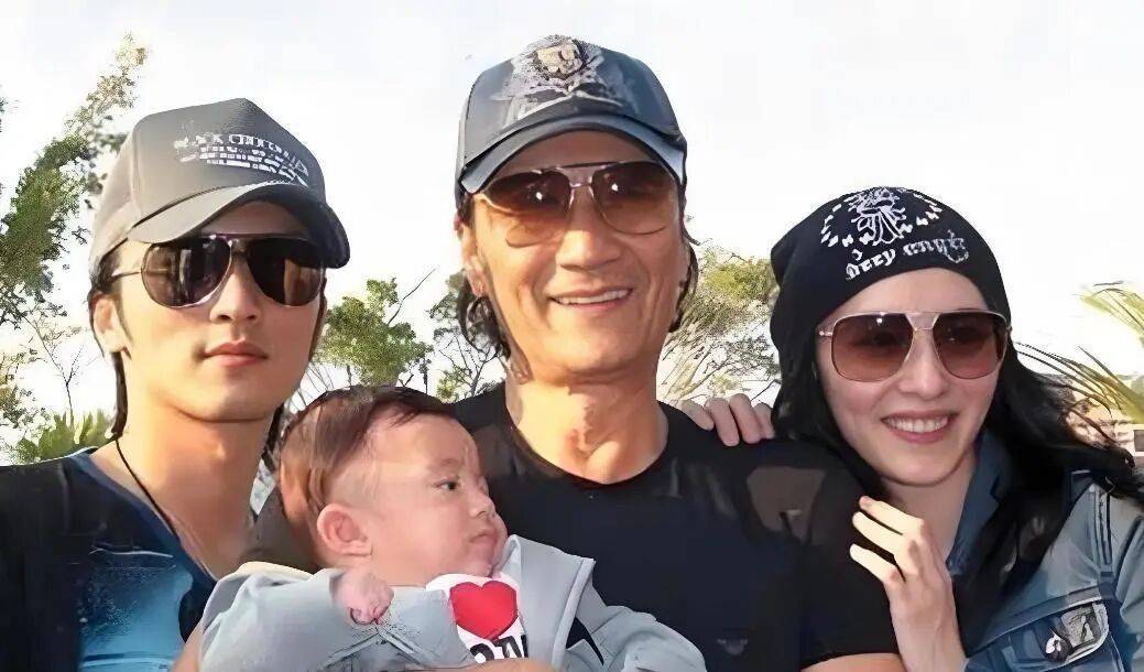 考古|89岁谢贤现身依旧时髦！与小49岁女友分手后开搞事业<strong></p>
<p>剧场</strong>，疑已交代后事的他太潇洒