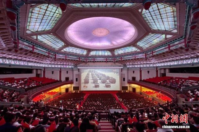 华侨华人看九三阅兵：震撼于实力<strong></p>
<p>剧场</strong>，自豪于和平