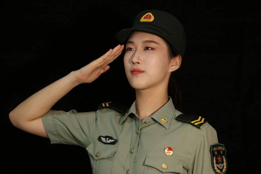 英姿飒爽!四川高校大四女生<strong></p>
<p>剧场</strong>,亮相九三阅兵方队