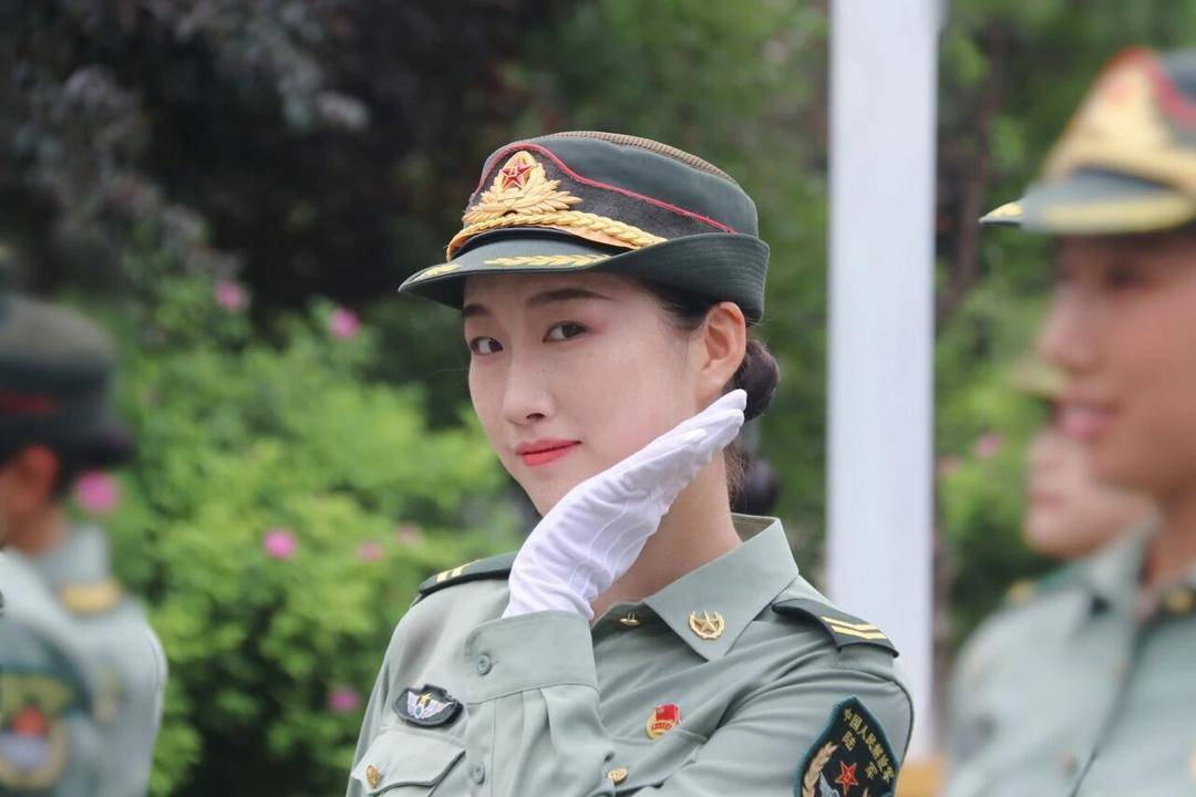英姿飒爽!四川高校大四女生<strong></p>
<p>剧场</strong>,亮相九三阅兵方队