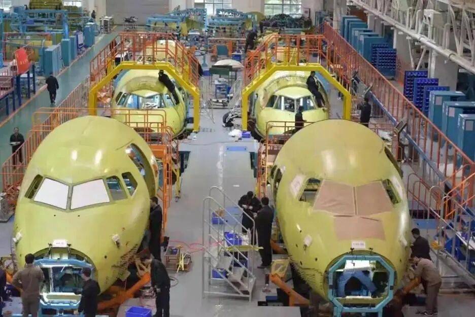 歼-20S亮相背后<strong></p>
<p>剧场</strong>，成都这个地方有多“硬核”？