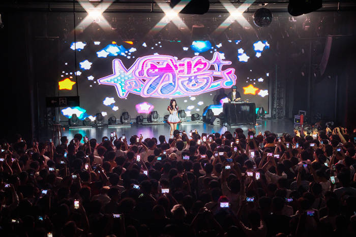 明星不够用了<strong></p>
<p>剧场</strong>,网红“接管”演唱会