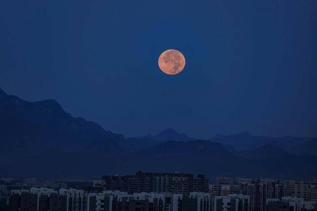 刷屏朋友圈<strong></p>
<p>free价格</strong>!“红月亮”高清大图来了