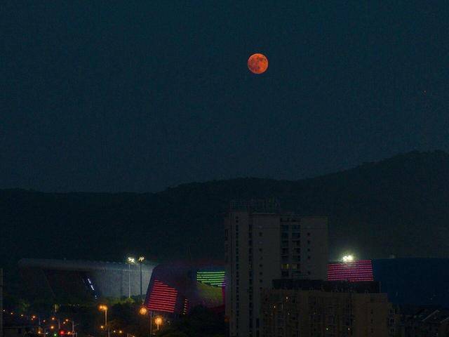 刷屏朋友圈<strong></p>
<p>free价格</strong>!“红月亮”高清大图来了