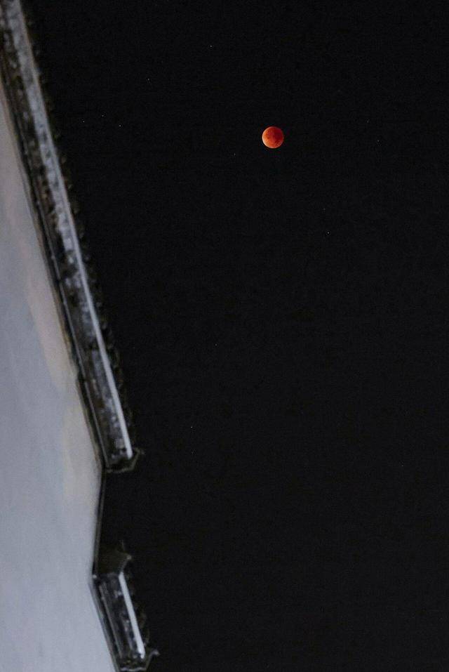 刷屏朋友圈<strong></p>
<p>free价格</strong>!“红月亮”高清大图来了