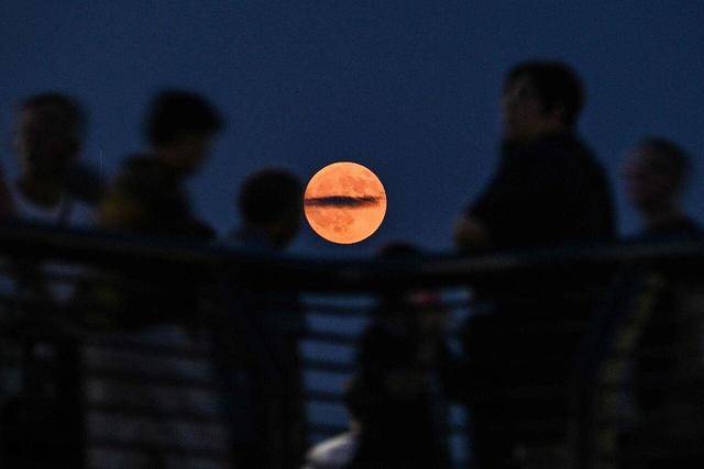 刷屏朋友圈<strong></p>
<p>free价格</strong>!“红月亮”高清大图来了