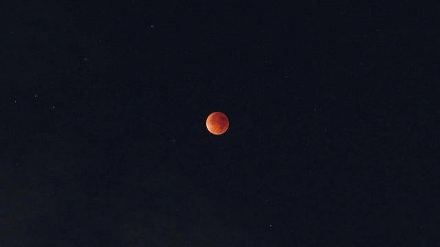 刷屏朋友圈<strong></p>
<p>free价格</strong>!“红月亮”高清大图来了