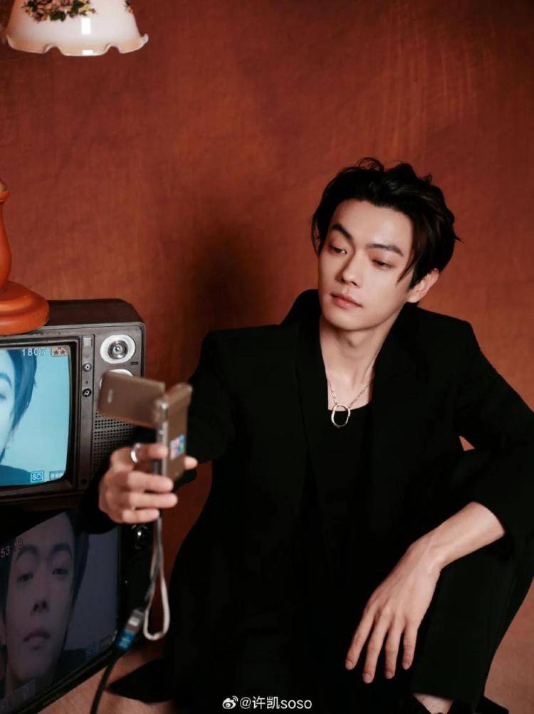 演员许凯被曝长期聚众赌博<strong></p>
<p>free价格</strong>,一年金额高达百万?警方:已关注此事