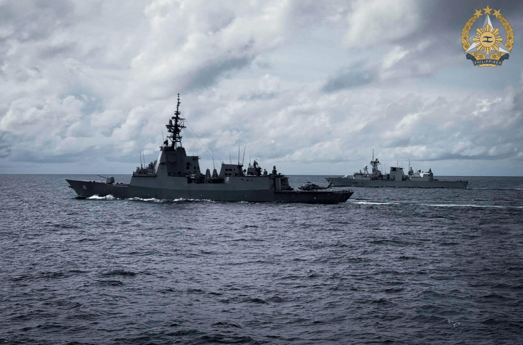 海峡爆发激烈对峙<strong></p>
<p>free价格</strong>,外军直升机冲向直十,下一刻却彻底老实了!