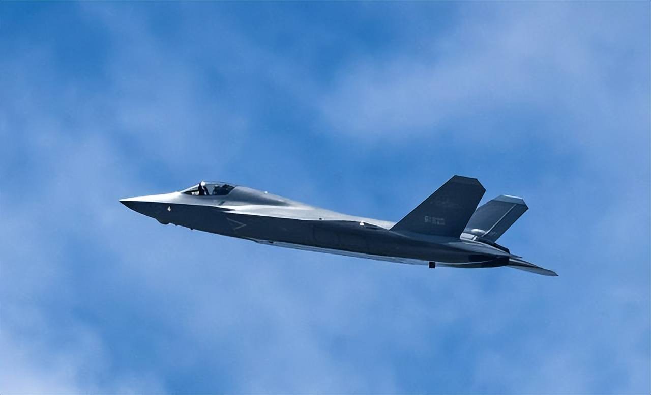 歼-35弹舱细节公开:6枚霹雳-15只是前菜<strong></p>
<p>重庆蜂芒云虚拟币</strong>,真正的王牌是神秘弹药