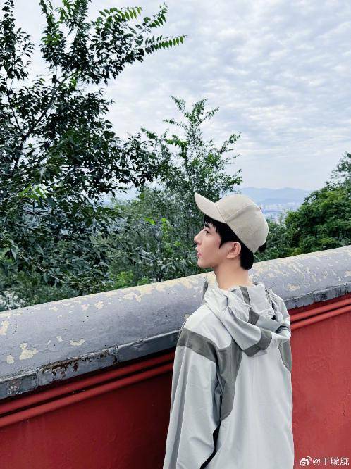 37岁男演员于朦胧被传坠楼<strong></p>
<p>虚拟币兑换通道</strong>,7月刚注销工作室,警方回应