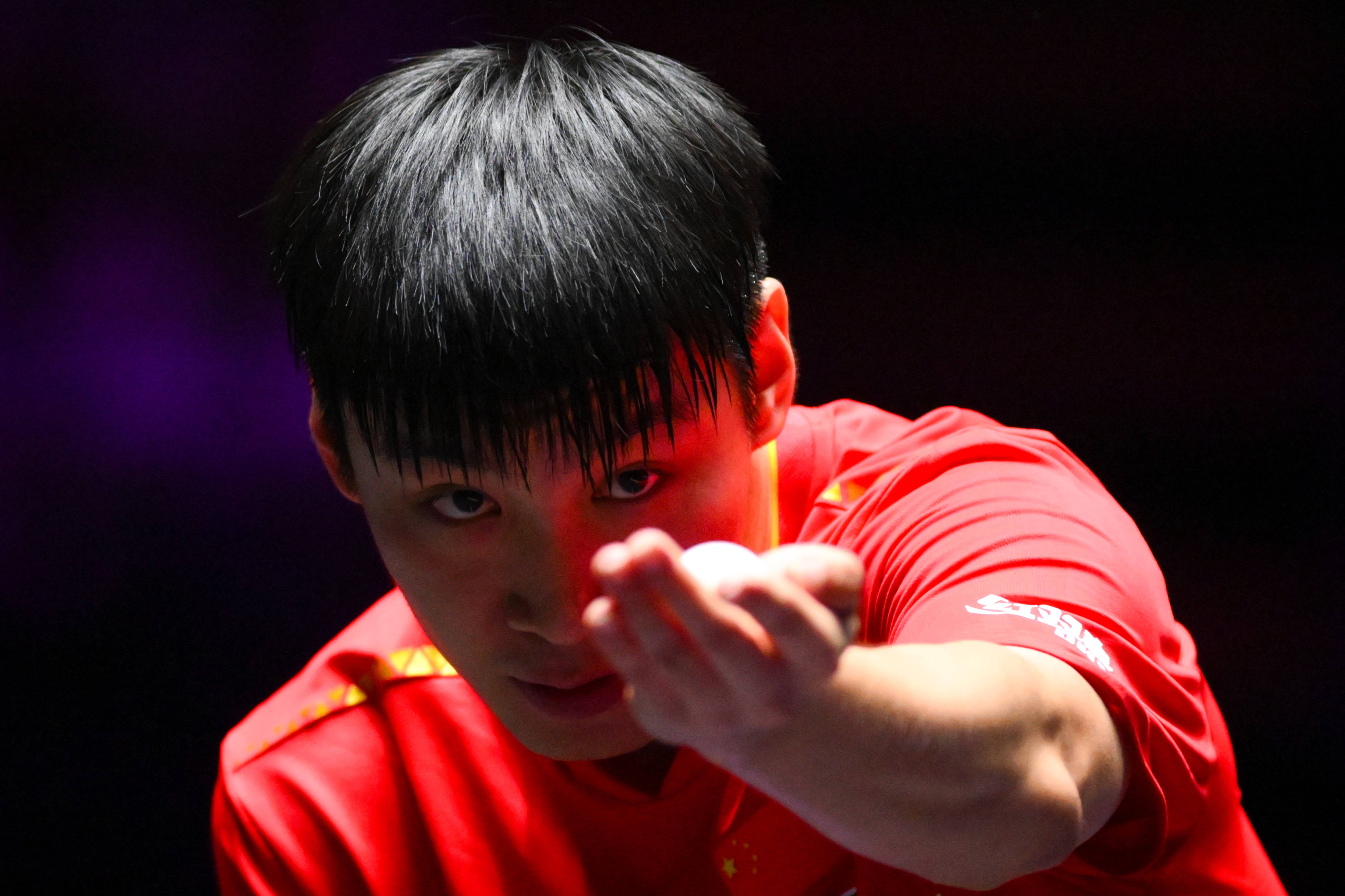 （体育）乒乓球——WTT澳门冠军赛：薛飞淘汰张本智和 晋级男单16强