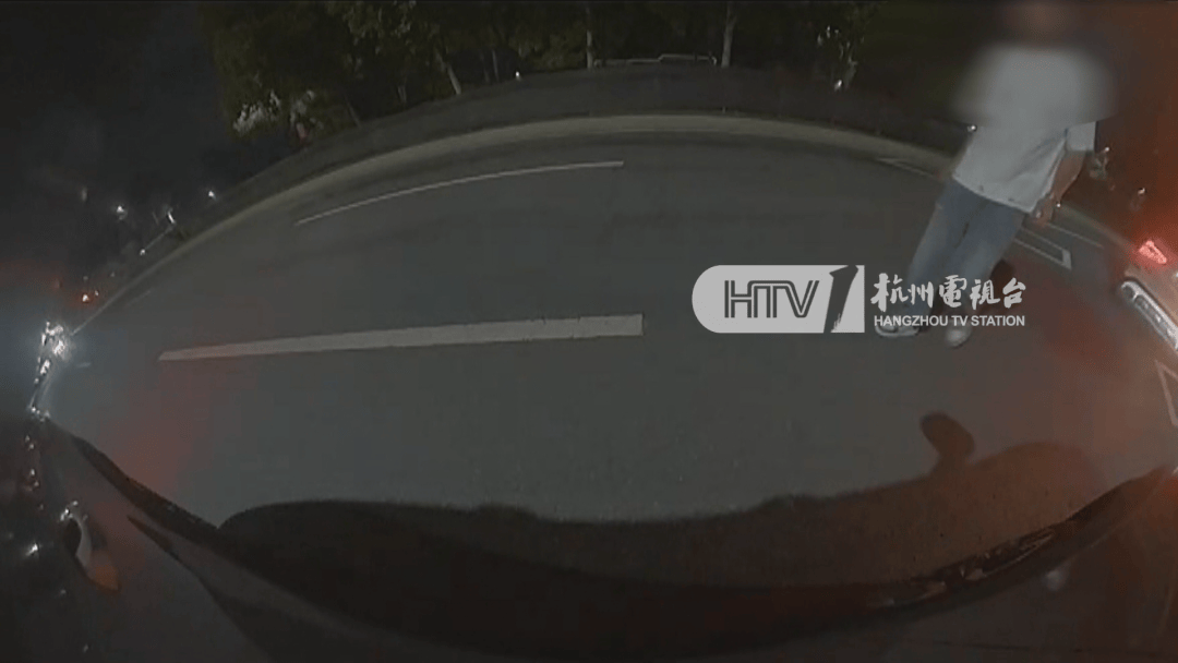 杭州女子酒驾被追尾<strong></p>
<p>虚拟币兑换通道</strong>，怕对方报警私了倒赔8000元，第二天发现肇事者竟是一路尾随