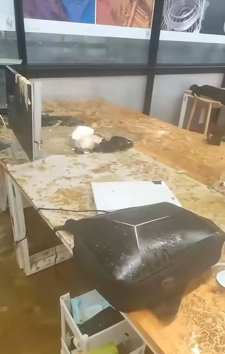 浙江杭州一女生教室正做作业<strong></p>
<p>虚拟币兑换通道</strong>,头顶管道破裂被污水淋头,情绪崩溃大哭,中国美院良渚校区:眼镜堵塞管道致泄漏,女生已得到安抚