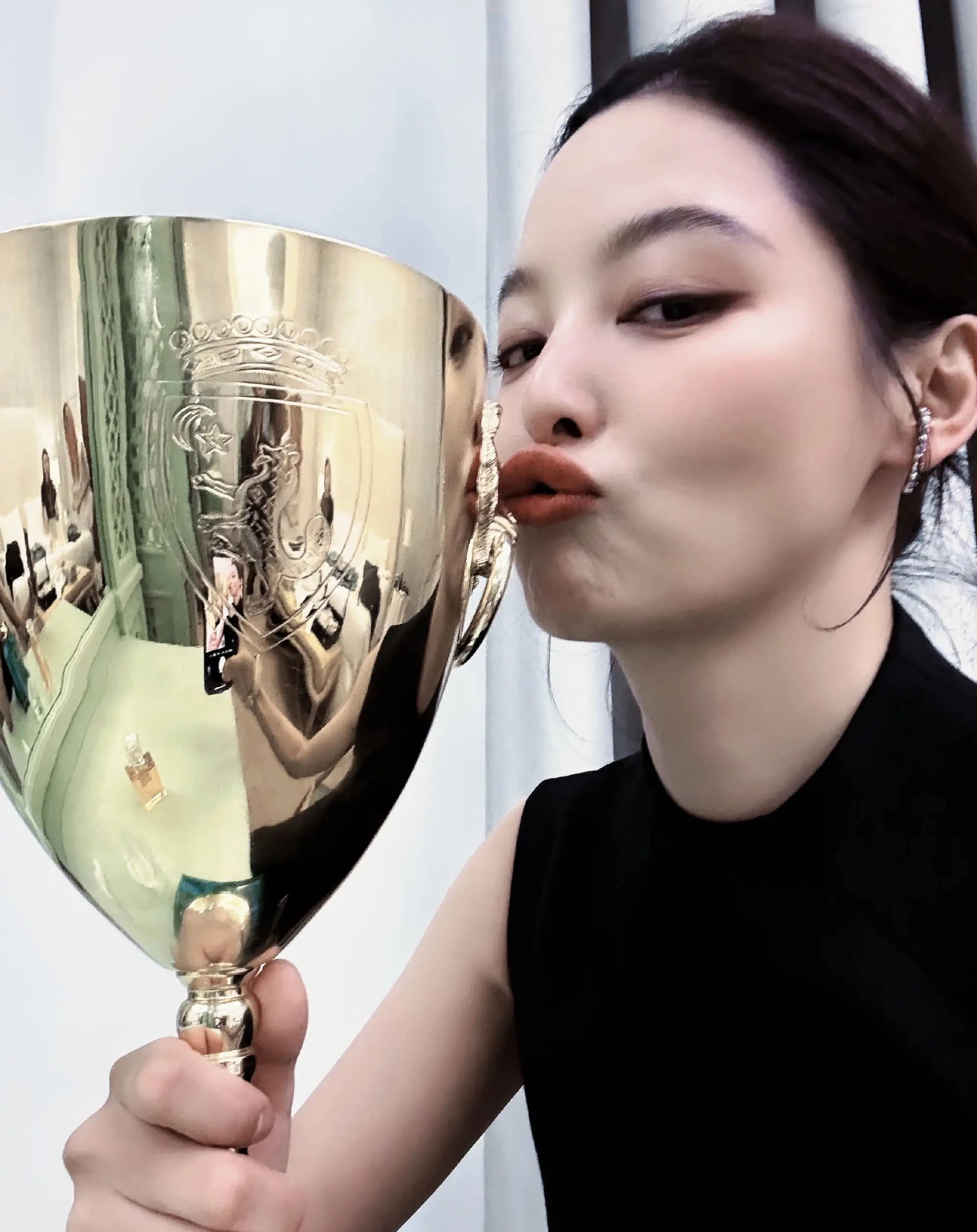 辛芷蕾发长文感谢前经纪人:谢谢梁婷女士让<strong></p>
<p>肖毅虚拟币交易</strong>我有梦可做