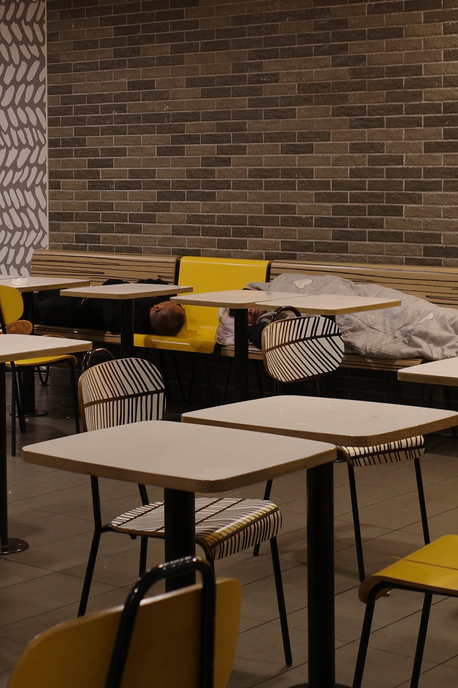 麦当劳夜宿者：老人占六成<strong></p>
<p>肖毅虚拟币交易</strong>，各有心酸事