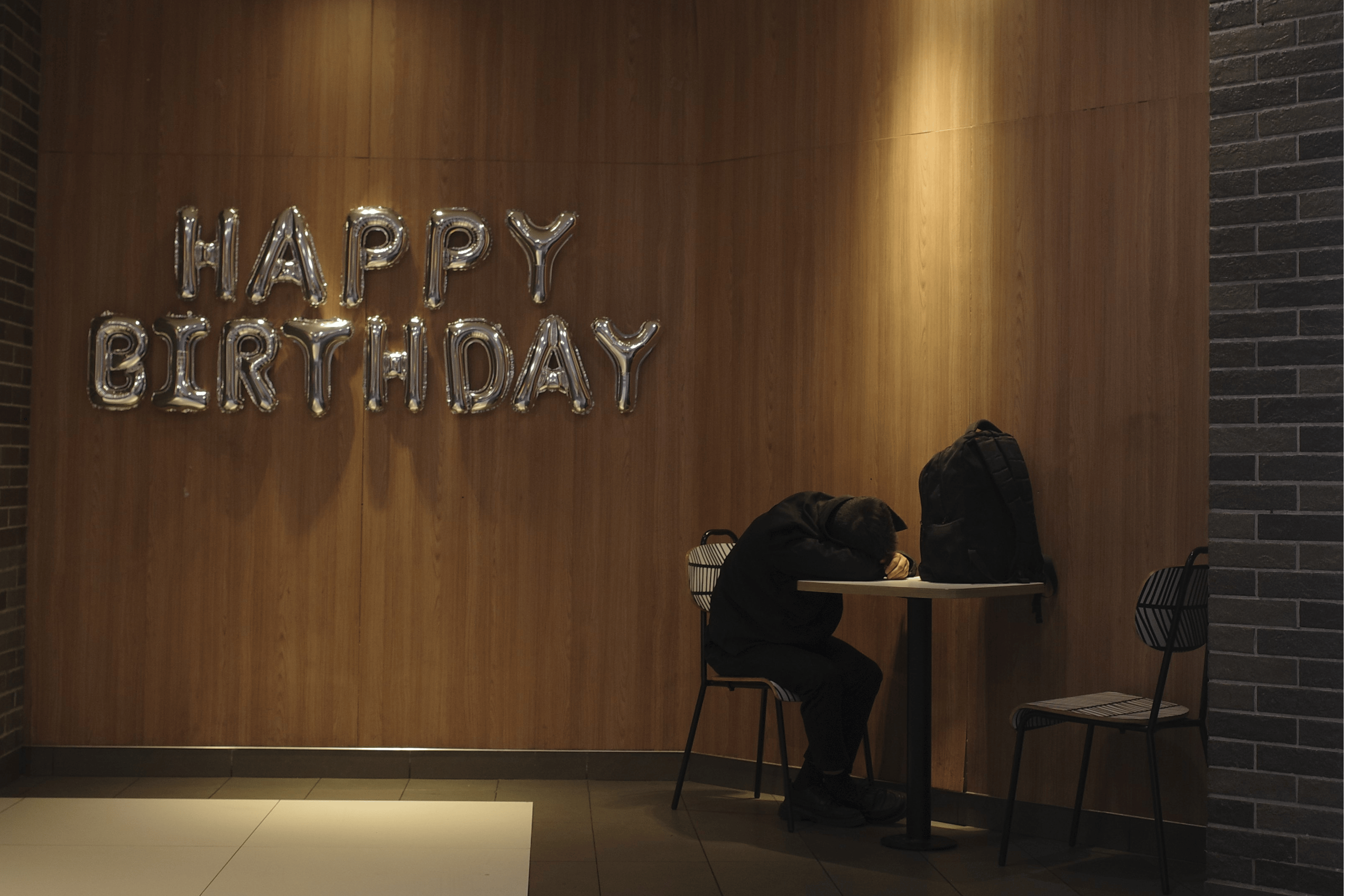 麦当劳夜宿者：老人占六成<strong></p>
<p>肖毅虚拟币交易</strong>，各有心酸事