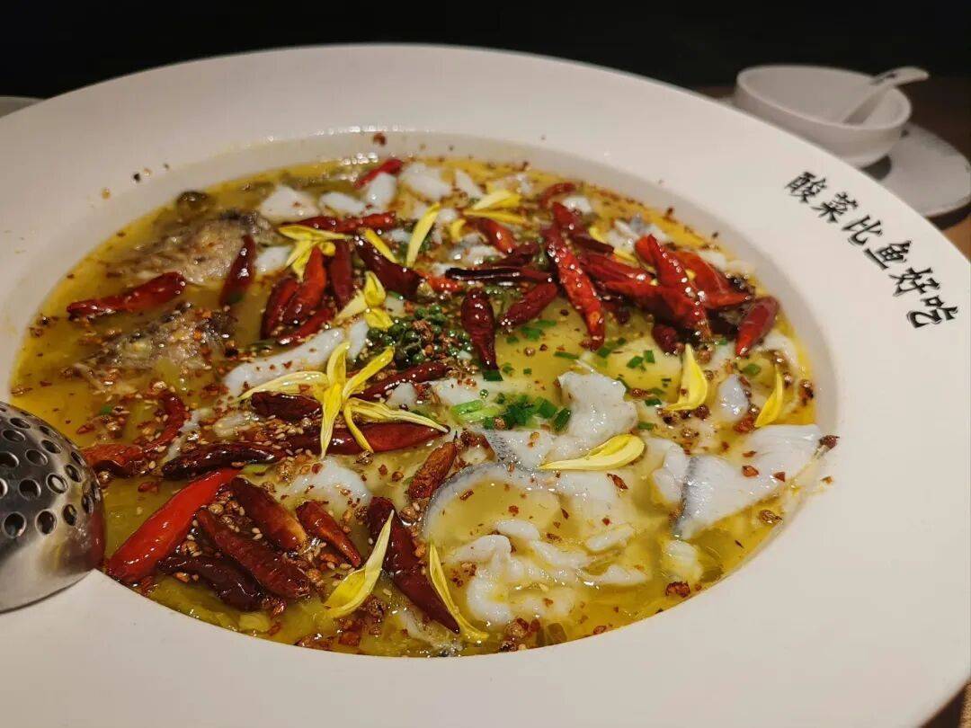 7分钟上齐3道菜<strong></p>
<p>传奇</strong>，太二酸菜鱼“活鱼现做”遭质疑！客服：只有“鲜活门店”是活鱼现杀