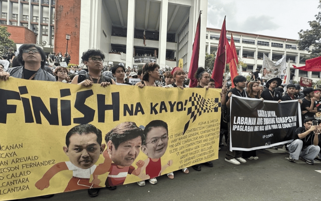 菲律宾局势突变!全军已进入待命状态<strong></p>
<p>传奇</strong>,马科斯点的火,终究烧到了自己身上