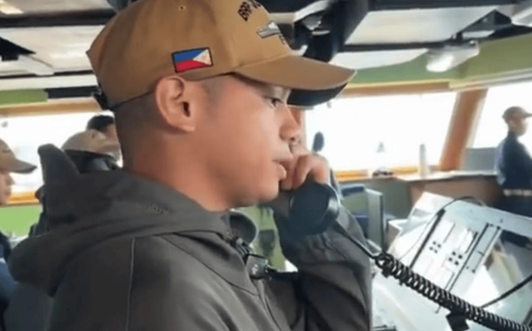 菲军主力舰刚出门<strong></p>
<p>传奇</strong>,054A就堵在南海大门,美日军舰不敢靠近半步