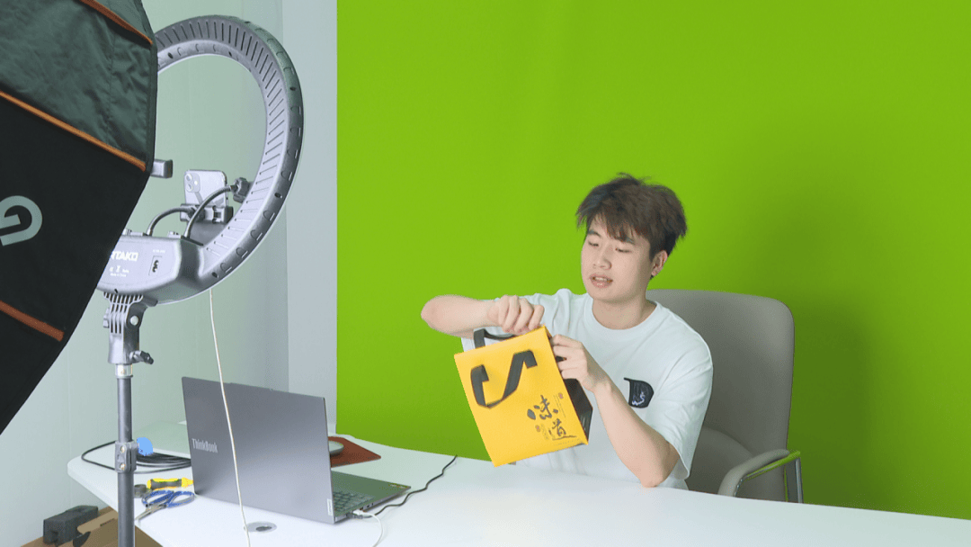 温州老板卖几毛钱小东西<strong></p>
<p>传奇</strong>,从4人团队干到年销过亿