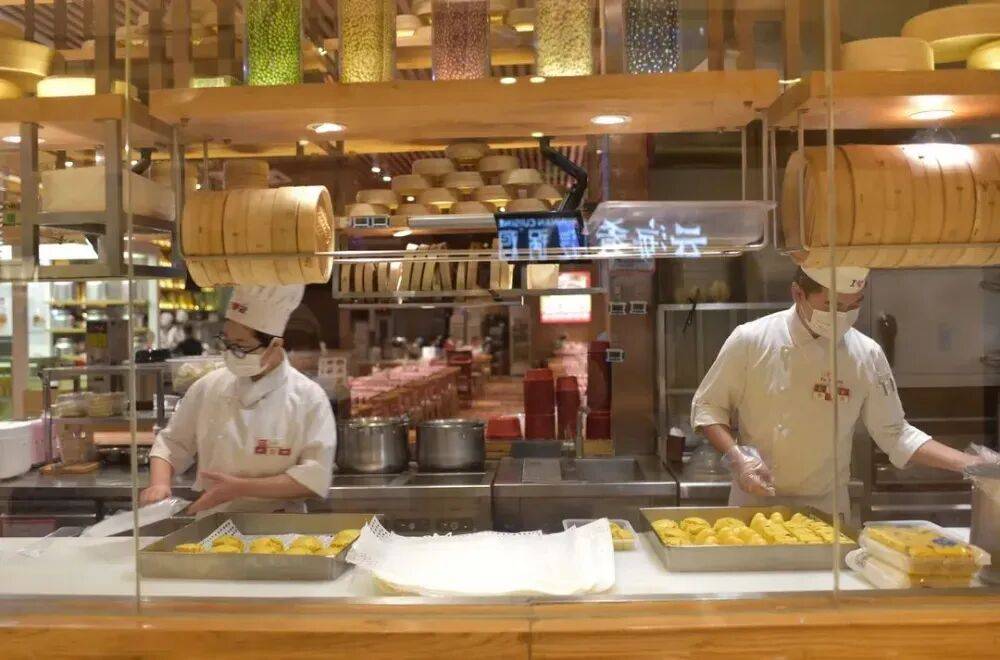 21元一个“冻馒头”罗永浩都嫌贵<strong></p>
<p>传奇</strong>,于东来为什么会支持西贝?