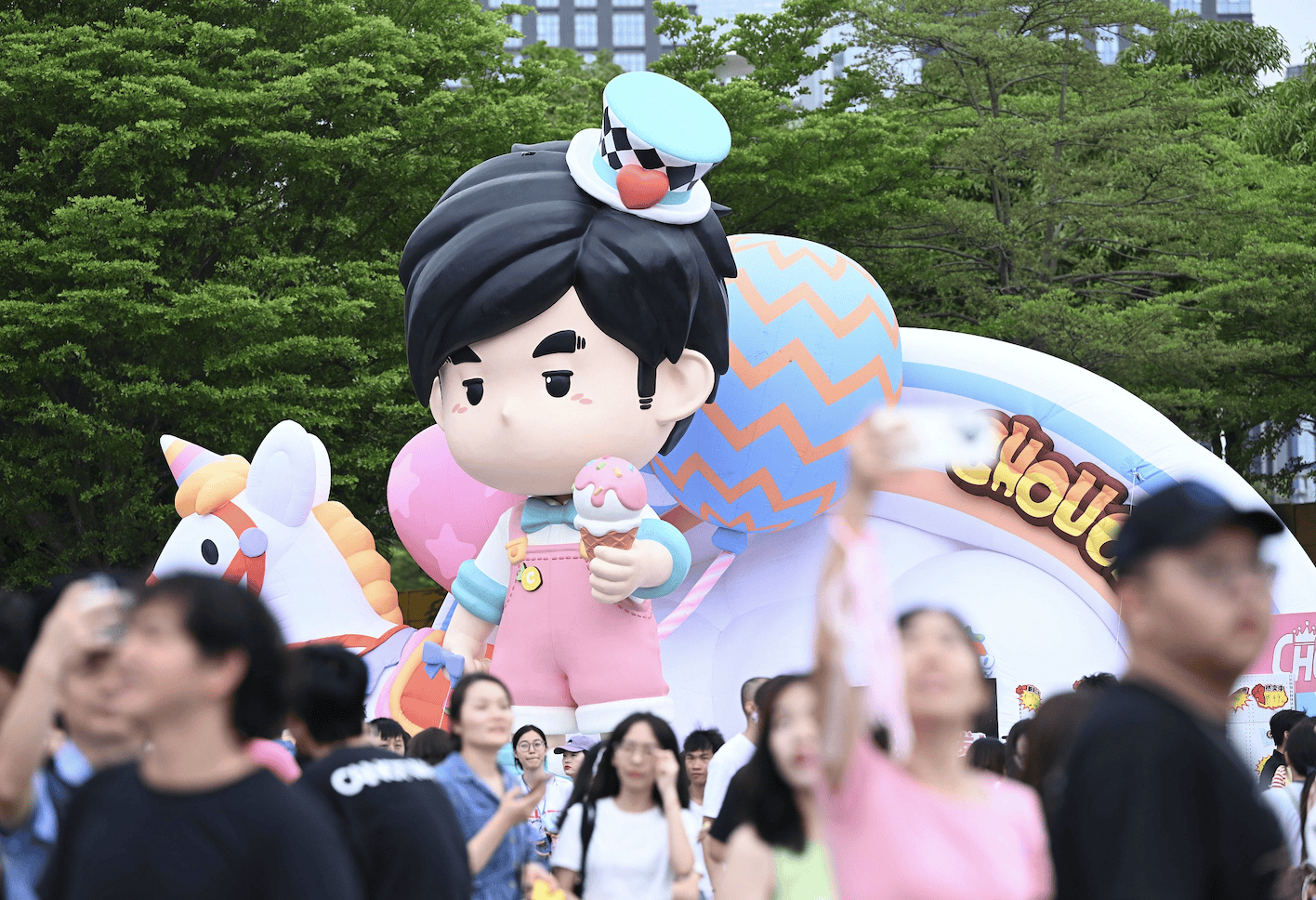 周杰伦济南演唱会一票难求<strong></p>
<p>传奇</strong>,有商家出租“写字楼观景窗”,报价最高1000元