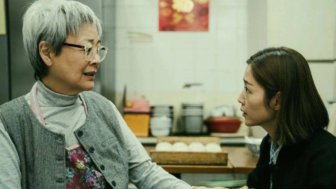 城市打工人<strong></p>
<p>传奇</strong>，花十几万回村给父母补缴社保