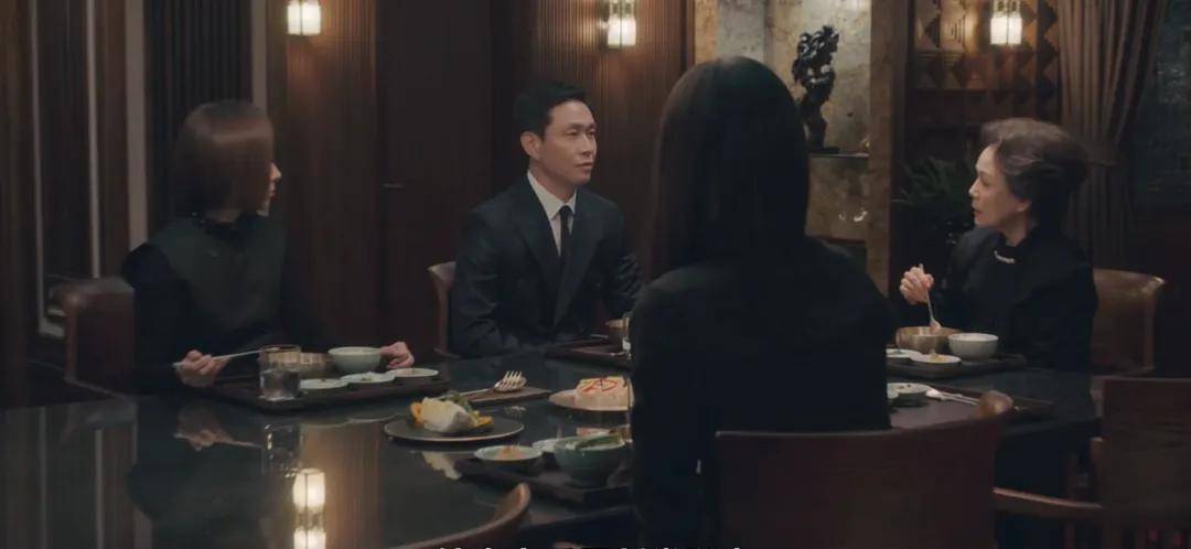 44岁要去“竞选总统”的全智贤<strong></p>
<p>传奇</strong>，穿衣风格都变了！