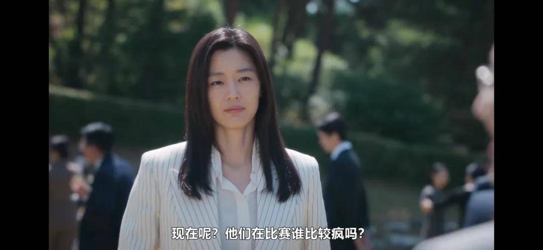 44岁要去“竞选总统”的全智贤<strong></p>
<p>传奇</strong>，穿衣风格都变了！