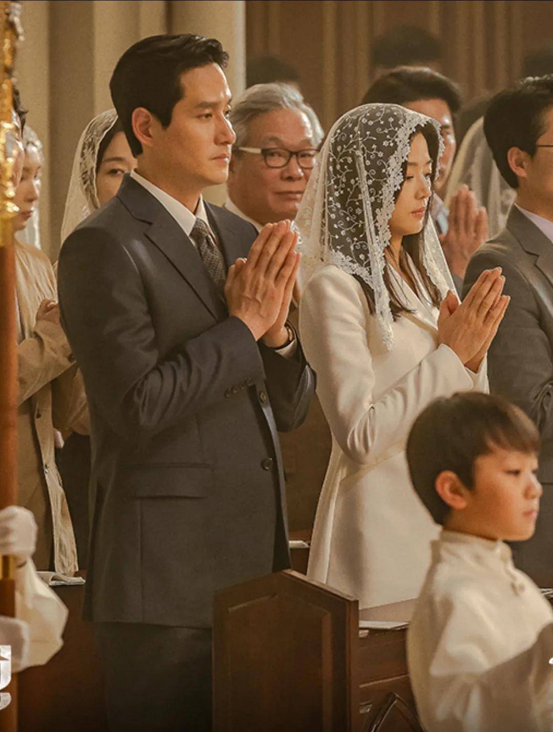 44岁要去“竞选总统”的全智贤<strong></p>
<p>传奇</strong>，穿衣风格都变了！