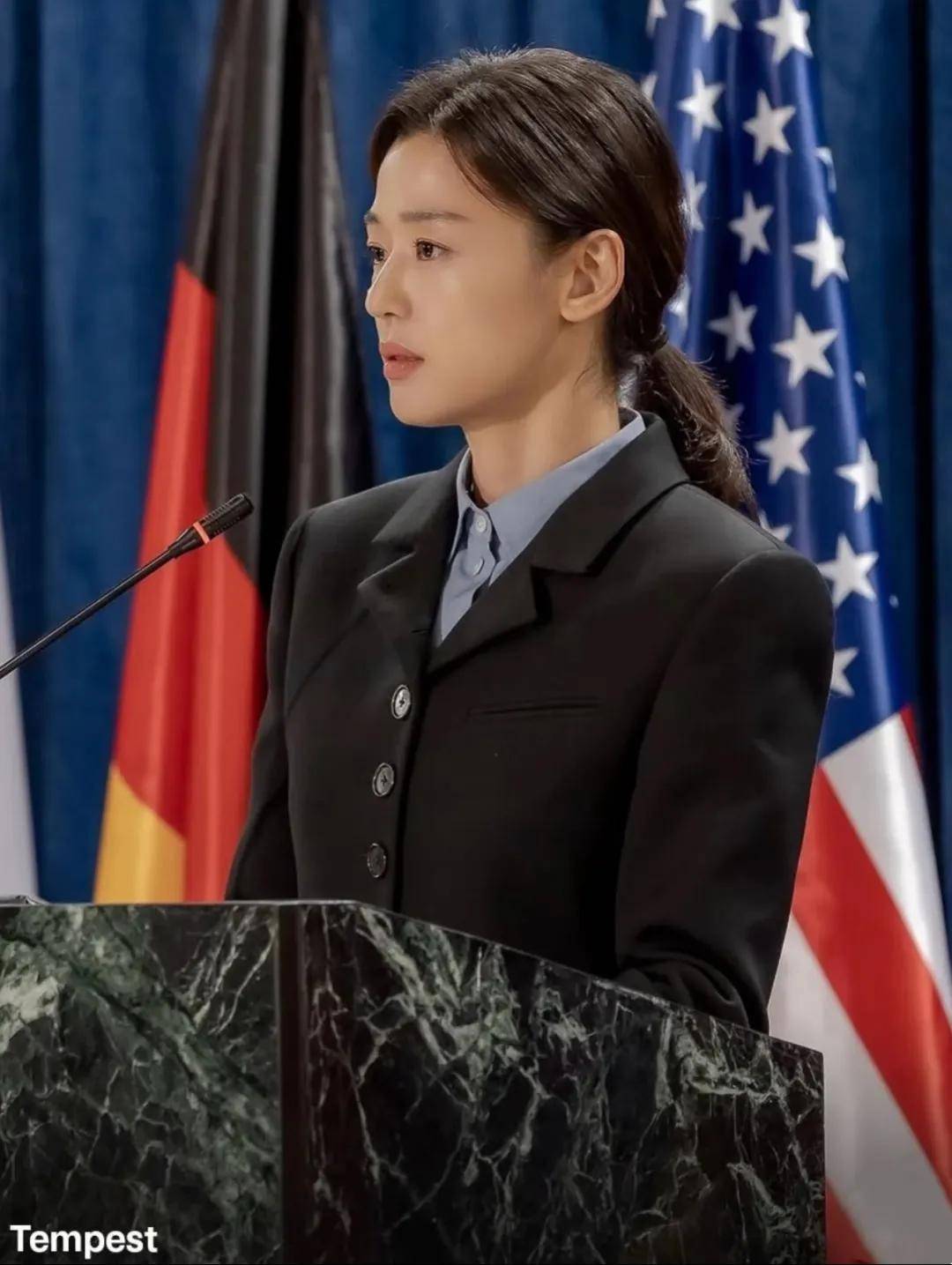 44岁要去“竞选总统”的全智贤<strong></p>
<p>传奇</strong>，穿衣风格都变了！