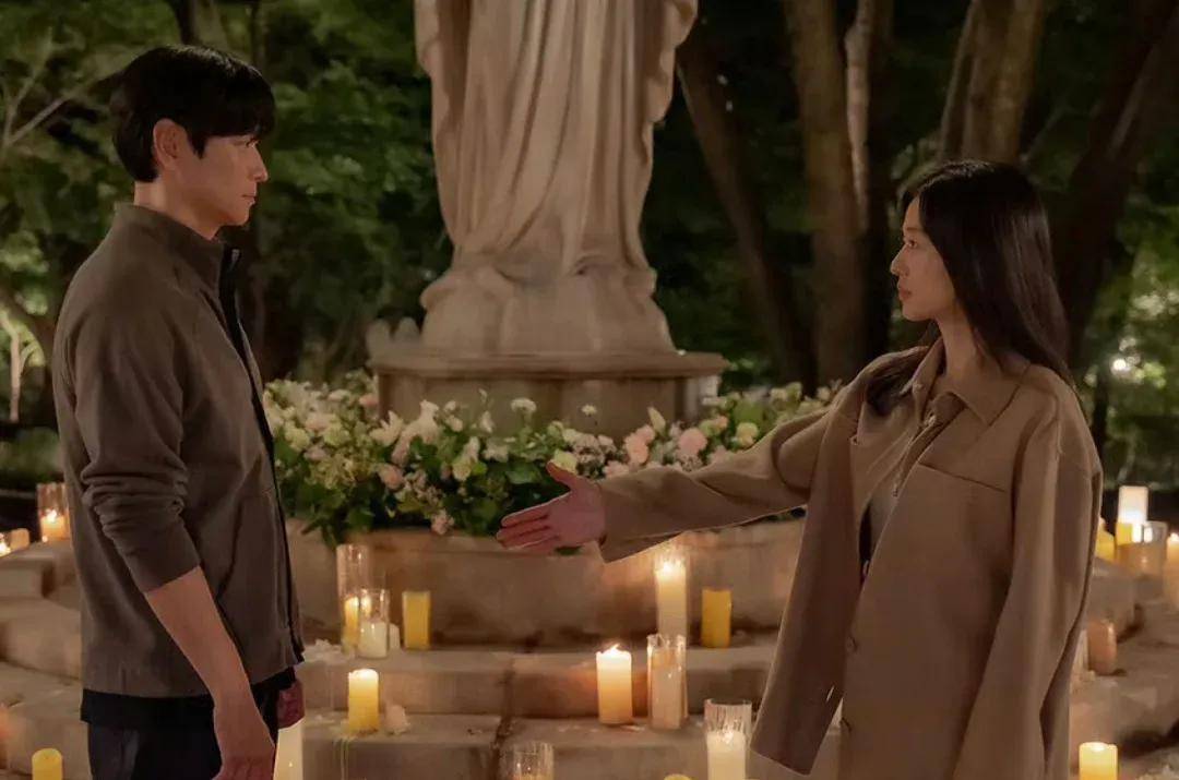 44岁要去“竞选总统”的全智贤<strong></p>
<p>传奇</strong>，穿衣风格都变了！