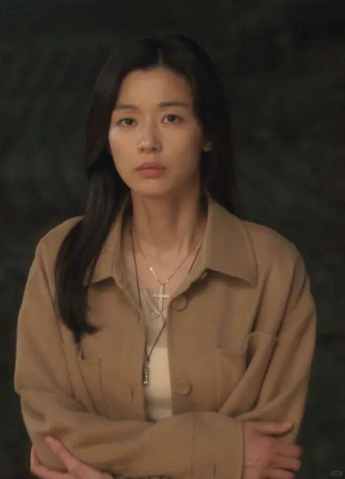 44岁要去“竞选总统”的全智贤<strong></p>
<p>传奇</strong>，穿衣风格都变了！