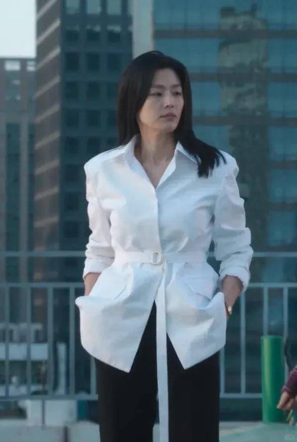 44岁要去“竞选总统”的全智贤<strong></p>
<p>传奇</strong>，穿衣风格都变了！