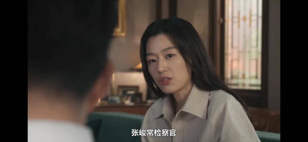 44岁要去“竞选总统”的全智贤<strong></p>
<p>传奇</strong>，穿衣风格都变了！